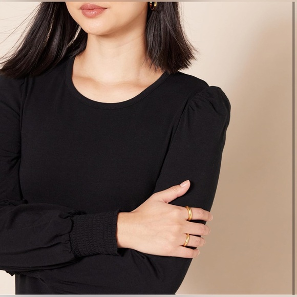 Amazon Essentials Women's Long-Sleeve Crewneck Smocked Cuff T-Shirt - Picture 4 of 11